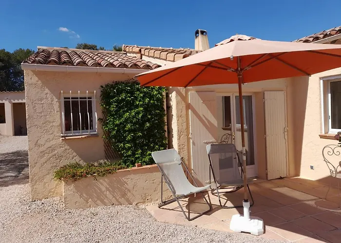 Gite Provencal Independant Avec Piscine Chauffee : Le Suy Bien